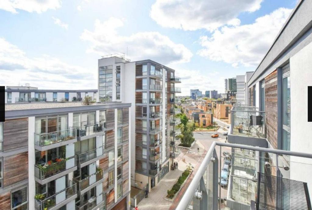 New Stylish 1 Bedroom Flat Stunning Balcony Views Brentford Extérieur photo