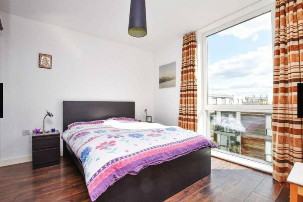 New Stylish 1 Bedroom Flat Stunning Balcony Views Brentford Extérieur photo