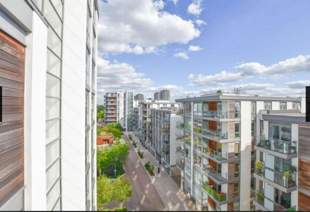 New Stylish 1 Bedroom Flat Stunning Balcony Views Brentford Extérieur photo