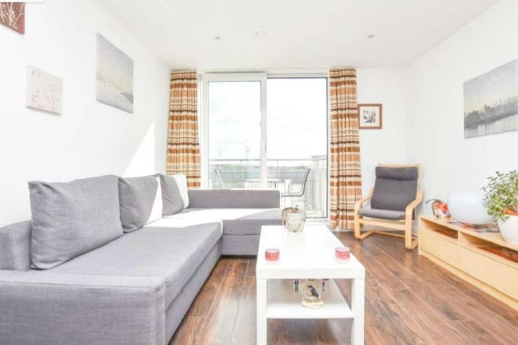 New Stylish 1 Bedroom Flat Stunning Balcony Views Brentford Extérieur photo